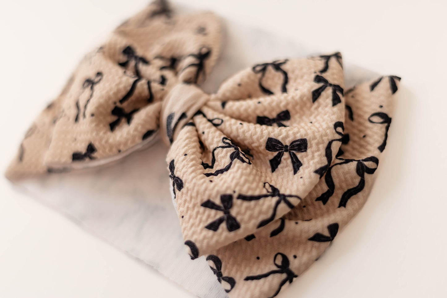 Neutral Bows